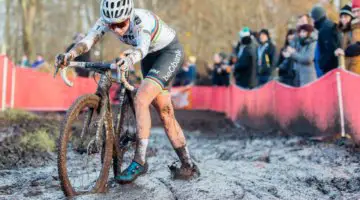 Sanne Cant made a splash with a late race surge to take the win. Elite Women, 2017 Zeven UCI Cyclocross World Cup. © J. Curtes / Cyclocross Magazine