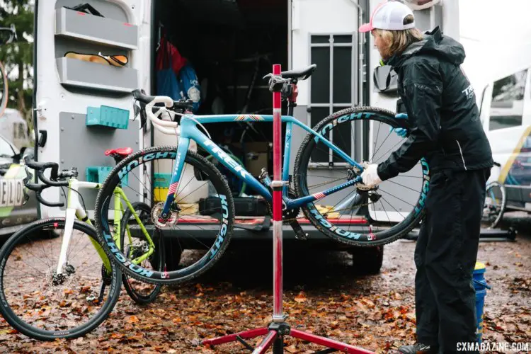 Mark Legg readies Katie Compton's bikes. 2017 World Cup Zeven Course Inspection. © J. Curtes / Cyclocross Magazine