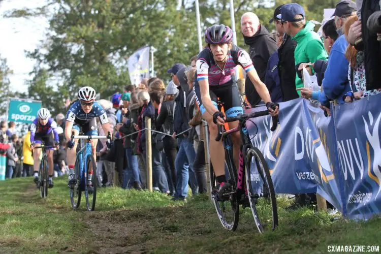 Helen Wyman led the first descent down the Koppenberg. 2017 Women's Koppenbergcross. © B. Hazen / Cyclocross Magazine