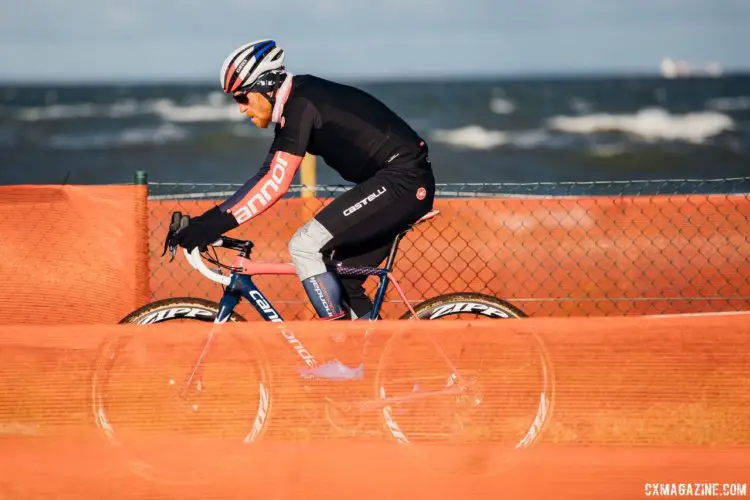 Stephen Hyde pre-rides along the sea. He had a rough race on Sunday after breaking his chain at the start, but he bounced back to finish 31st. 2017 Bogense UCI Cyclocross World Cup. © J. Curtes / Cyclocross