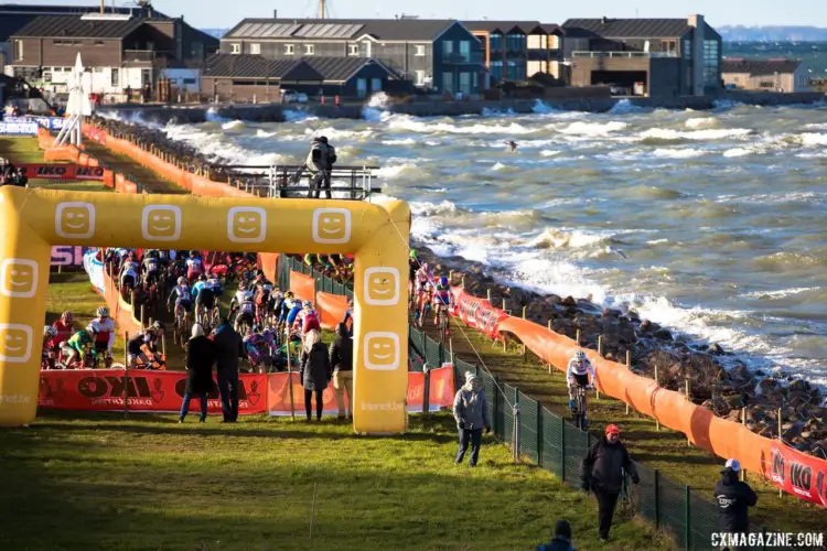 Sanne Cant leads the way as waves crash into the shore. 2017 Bogense UCI Cyclocross World Cup. © J. Curtes / Cyclocross Magazine