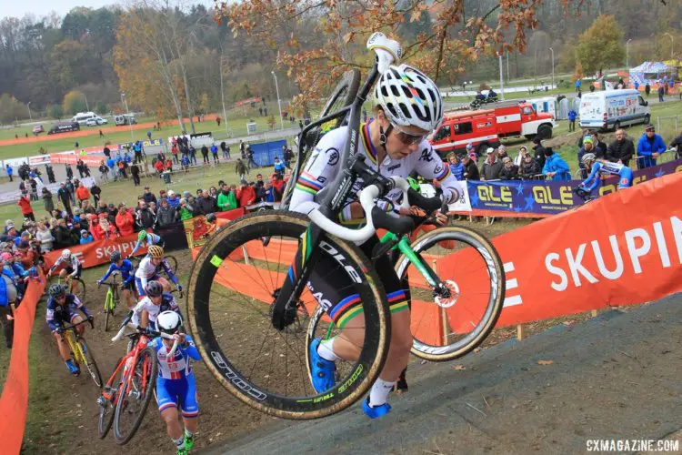 Sanne Cant heads up the flyover. 2017 European Championships, Tabor. © B. Hazen / Cyclocross Magazine