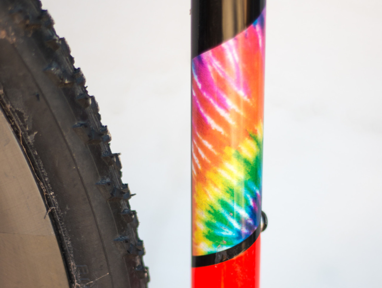 Love it or hate it, the tie-dye graphics differentiate the 2018 Specialized S-Works CruX cyclocross bike. Hate it? They're adhesive graphics, not paint, and might be removable with care. Or opt for the frameset only, which comes in a black and white color scheme. © Cyclocross Magazine