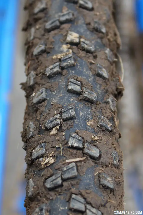 The siping is easy to see on the Terreno Wet. © Z. Schuster / Cyclocross Magazine