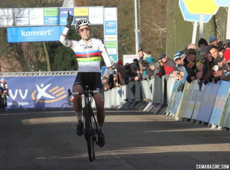 Sanne Cant throws up the "number one" for career win 101. 2017 Azencross Loenhout. © B. Hazen / Cyclocross Magazine