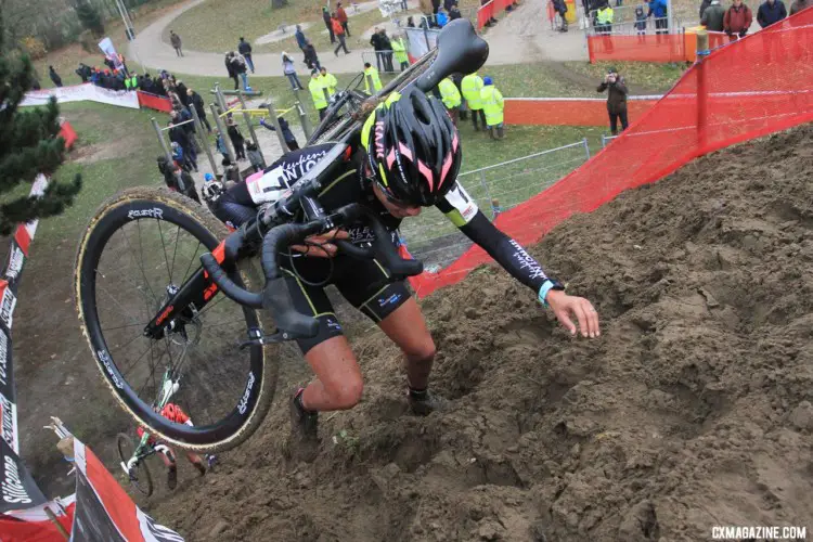 Ceylin Alvarado looks for a foothold. 2017 Soudal Classics, GP Hasselt, Elite Women. © B. Hazen / Cyclocross Magazine