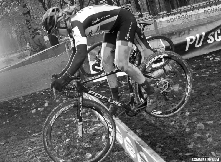 Ellen Noble hops the barriers at GP Hasselt. © Cyclocross Magazine