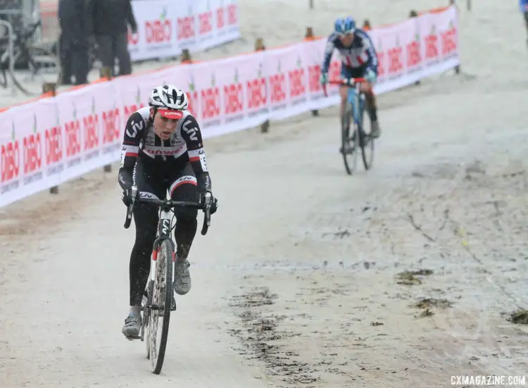 Lucinda Brand (Team Sunweb) leads Katie Compton (KFC Racing p/b Trek/Knight Composites) in one of the sand sections.2017 Zilvermeercross, Mol, Belgium. © B. Hazen / Cyclocross Magazine