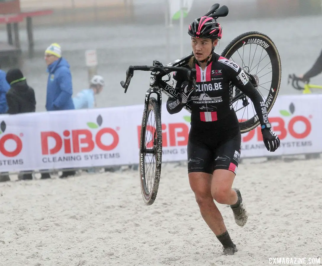 Mol has a different kind of sand than other Euro races. 2017 Zilvermeercross, Mol, Belgium. © B. Hazen / Cyclocross Magazine