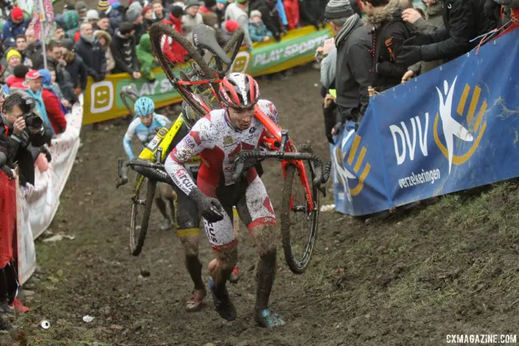 Laurens Sweeck does some running en route to an eighth-place finish. 2017 World Cup Namur. © B. Hazen / Cyclocross Magazine