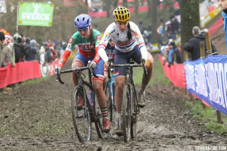 A little rubbing is racing between Nikki Brammeier and Eva Lechner. 2017 World Cup Namur. © B. Hazen / Cyclocross Magazine