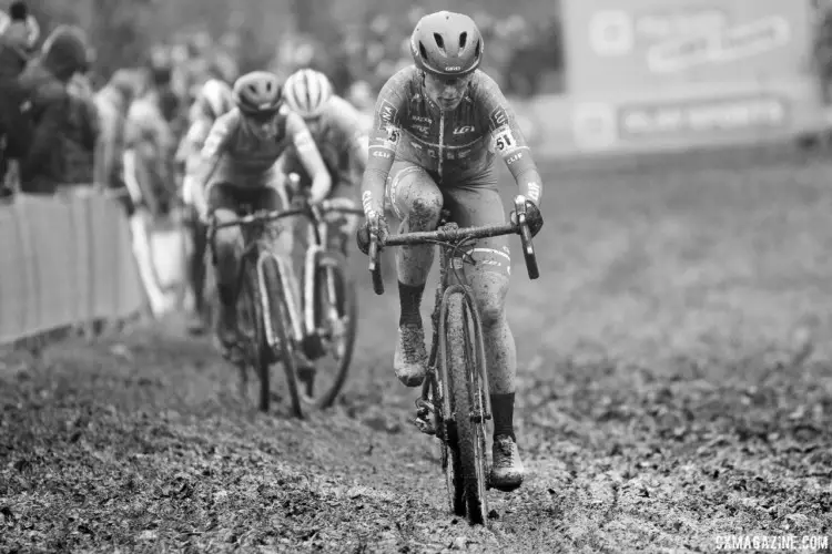 2016 Namur winner Katerina Nash had a bit of an off-day, finishing seventh. 2017 World Cup Namur. © B. Hazen / Cyclocross Magazine