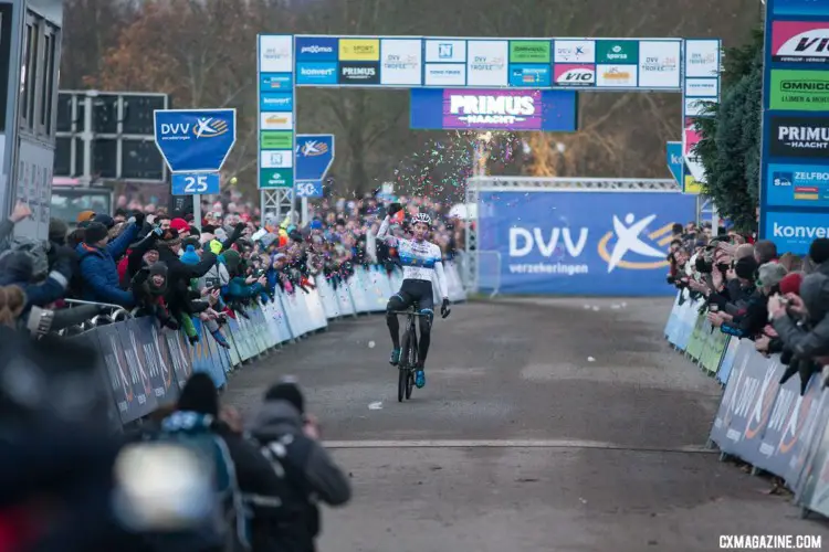 Mathieu van der Poel took his time before going solo, and then took gobs of time out of Sweeck. 2017 Cyclocross DVV Verzekeringen Trofee #4 - Essen. © Cyclephotos / Cyclocross Magazine