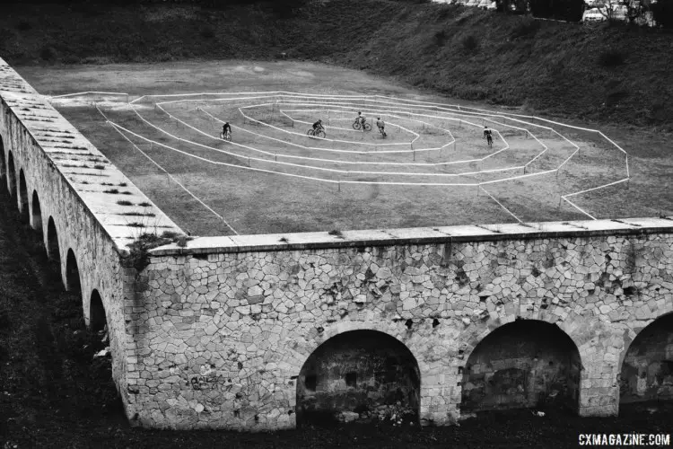 The course included a pinwheel. 2017 SSCXWCITA, Verona, Italy. © F. Bartoli Avveduti / Cyclocross Magazine