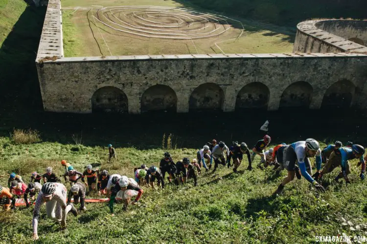 The race started with a Le Mans-style scramble up a steep hill. 2017 SSCXWCITA, Verona, Italy. © F. Bartoli Avveduti / Cyclocross Magazine