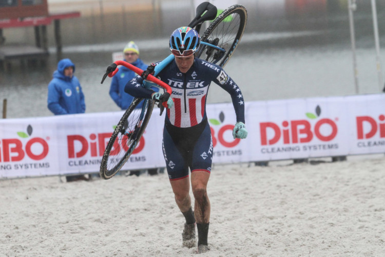 Riders of all stripes found themselves doing a lot of running. 2017 Zilvermeercross, Mol, Belgium. © B. Hazen / Cyclocross Magazine
