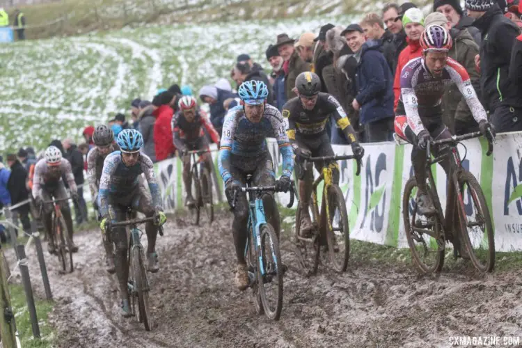 The race featured a large chase group battling for second. 2017 Vlaamse Druivencross. © B. Hazen / Cyclocross Magazine