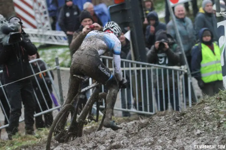 Despite an early lead, Van der Poel rode aggressively. 2017 Vlaamse Druivencross. © B. Hazen / Cyclocross Magazine