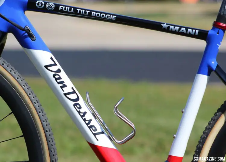 Mani's custom paint uses similar masking to the consumer paint, but in French National colors. Caroline Mani at Jingle Cross. © A. Yee / Cyclocross Magazine