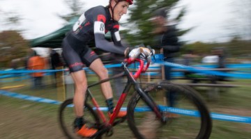 Running, hopping,, Sunny Gilbert does it all on the cyclocross course. Elite Women, 2017 Cincinnati Cyclocross, Day 2, Harbin Park. © Cyclocross Magazine