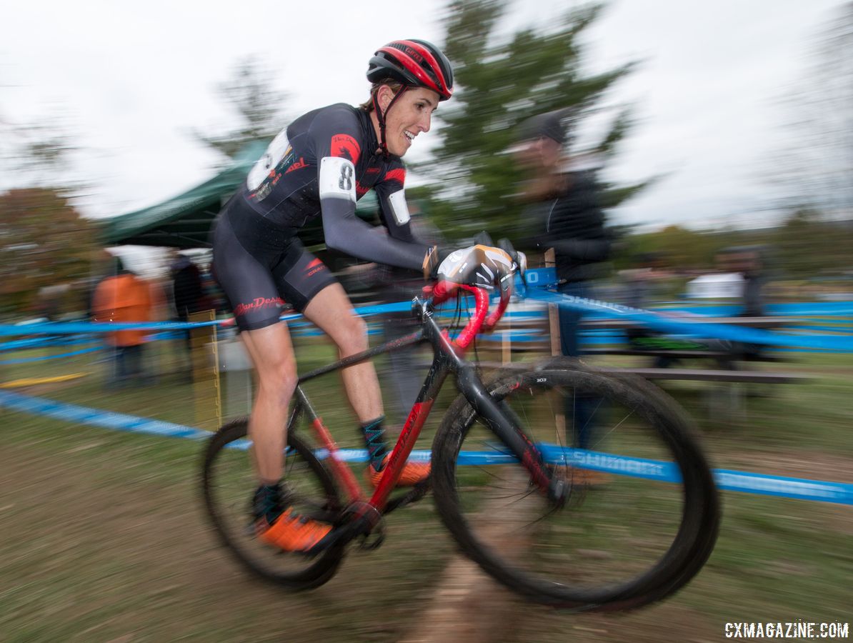 Running, hopping, Sunny Gilbert does it all on the cyclocross course. Elite Women, 2017 Cincinnati Cyclocross, Day 2, Harbin Park. © Cyclocross Magazine