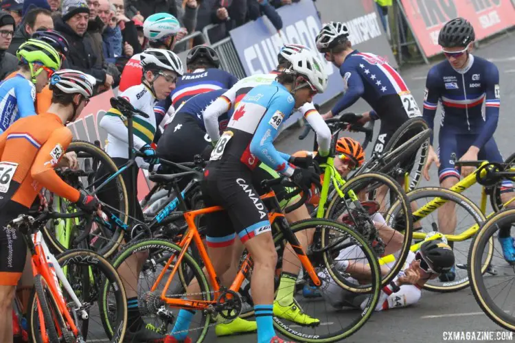 The start of the U23 race was unfortunately marred by a crash. 2018 Hoogerheide World Cup, U23 Men. © B. Hazen / Cyclocross Magazine