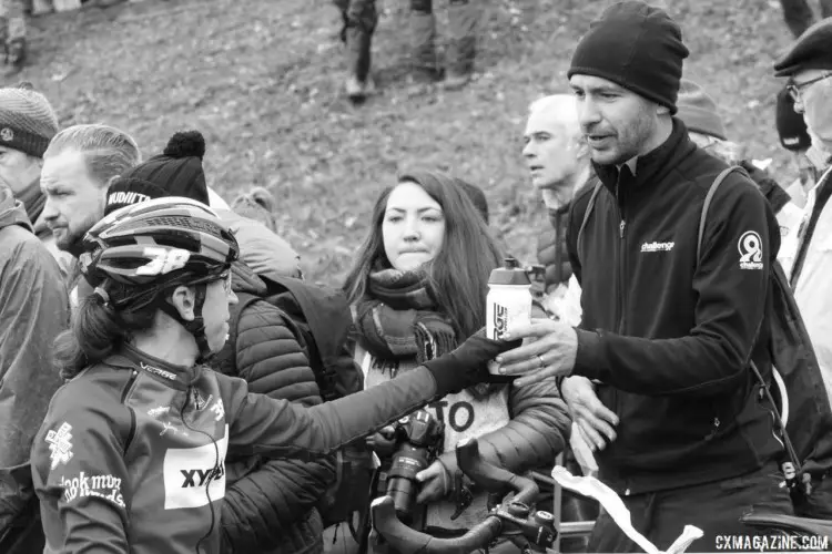 Hand-ups are legal for Helen and Stef Wyman, at least before the race. 2018 Telenet UCI World Cup Nommay. © B. Hazen / Cyclocross Magazine