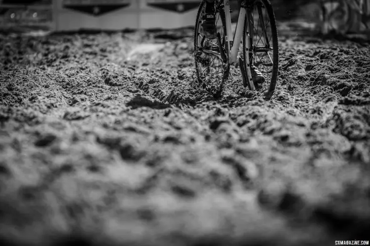 The sand pit was one of the features on the course that gave amateurs varying levels of difficulty throughout the week. 2018 Reno Cyclocross National Championships. © J. Vander Stucken / Cyclocross Magazine