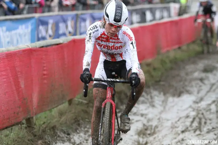 Ceylin del Carmen Alvarado got her new Corendon-Circus plenty muddy at the GP Sven Nys. 2018 GP Sven Nys Baal. © B. Hazen / Cyclocross Magazine