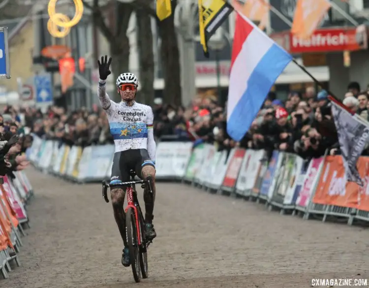 Mathieu van der Poel won his fourth Elite Dutch National Championship on Sunday. © B. Hazen / Cyclocross Magazine