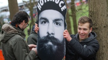 Hot Sauce Cycling Mark McConnell had some fans in Hoogerheide. 2018 Hoogerheide World Cup. © B. Hazen / Cyclocross Magazine