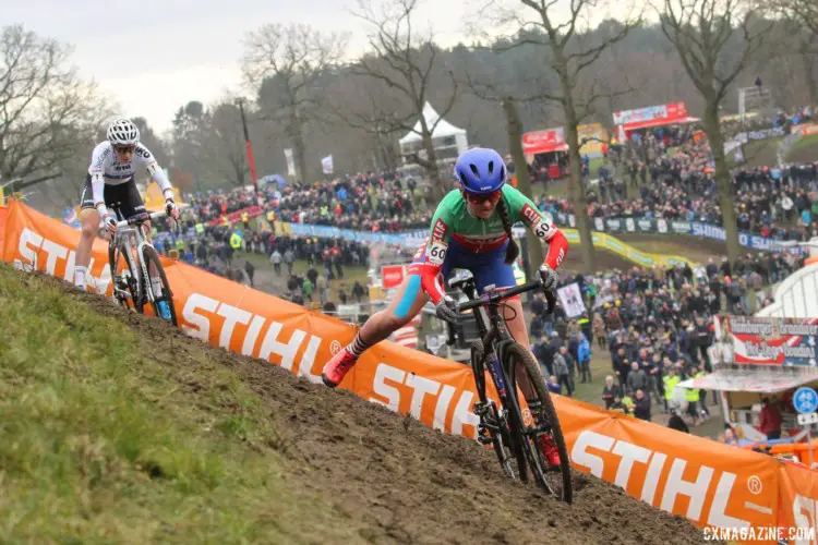 Eva Lechner and Sanne Cant battled early on. 2018 Hoogerheide World Cup. © B. Hazen / Cyclocross Magazine