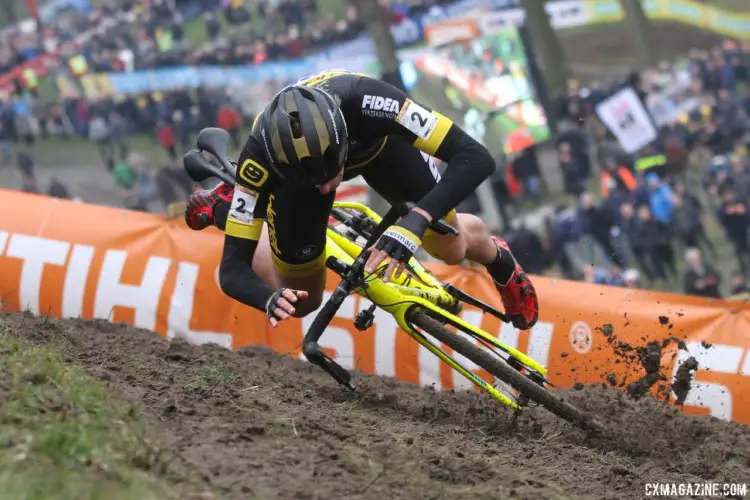 Van Loy's crash took her out of contention. 2018 Hoogerheide World Cup. © B. Hazen / Cyclocross Magazine