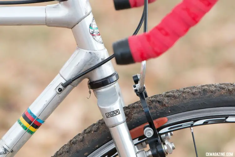 In 1986 there were no integrated shifters, so the cable stops rather than shifter bosses on the down tube indicate the bike was intended to be set up with bar end shifters. Pete Dahlstrand’s Masters 80-84 winning 1986 Alan cyclocross bike. 2018 Cyclocross National Championships. © A. Yee / Cyclocross Magazine