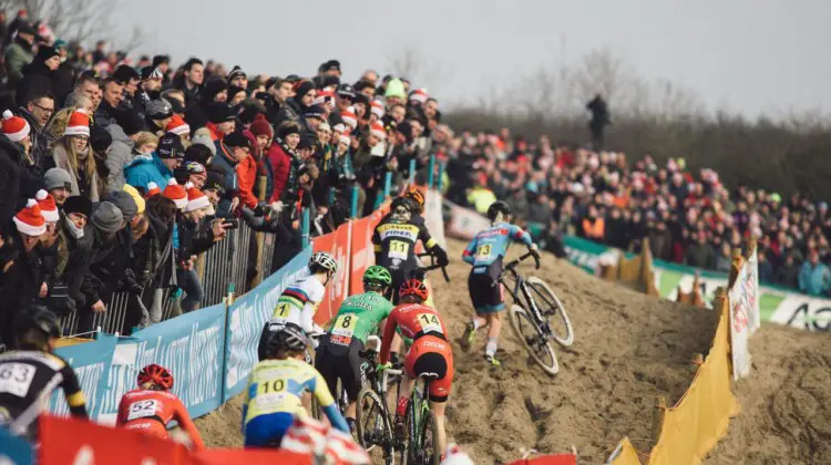 The sand dunes of Koksijde served up its difficult hills and made for plenty of contact by riders trying to find the right line and rut. 2018 - Belgian Cyclocross National Championships © Cyclephotos / Cyclocross Magazine