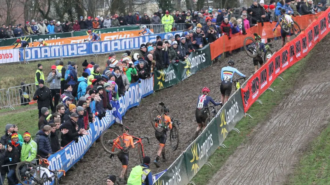 Elle Anderson joins a group of riders near the front early on. She finished eighth. Elite Women. 2018 UCI Cyclocross World Championships, Valkenburg-Limburg, The Netherlands. © Bart Hazen / Cyclocross Magazine