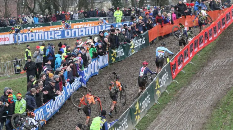 Elle Anderson joins a group of riders near the front early on. She finished eighth. Elite Women. 2018 UCI Cyclocross World Championships, Valkenburg-Limburg, The Netherlands. © Bart Hazen / Cyclocross Magazine