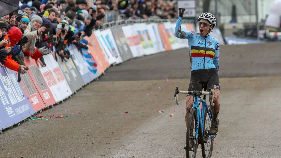 Sanne Cant celebrates her second-straight Worlds win. Elite Women. 2018 UCI Cyclocross World Championships, Valkenburg-Limburg, The Netherlands. © Bart Hazen / Cyclocross Magazine