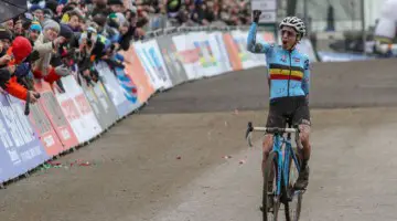 Sanne Cant celebrates her second-straight Worlds win. Elite Women. 2018 UCI Cyclocross World Championships, Valkenburg-Limburg, The Netherlands. © Bart Hazen / Cyclocross Magazine