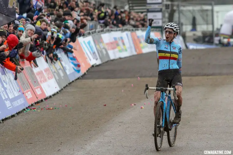 Sanne Cant celebrates her second-straight Worlds win. Elite Women. 2018 UCI Cyclocross World Championships, Valkenburg-Limburg, The Netherlands. © Bart Hazen / Cyclocross Magazine