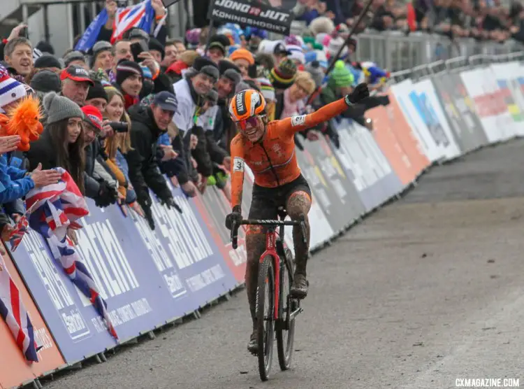 Ceylin Del Carmen Alvarado caps an impressive season with silver. U23 Women. 2018 UCI Cyclocross World Championships, Valkenburg-Limburg, The Netherlands. © Bart Hazen / Cyclocross Magazine