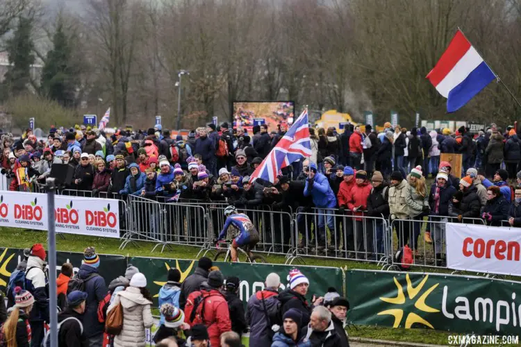 Evie Richards and the other British riders had a nice showing of support in the Netherlands. 2018 Cyclocross World Championships, Valkenburg-Limburg. © Gavin Gould / Cyclocross Magazine