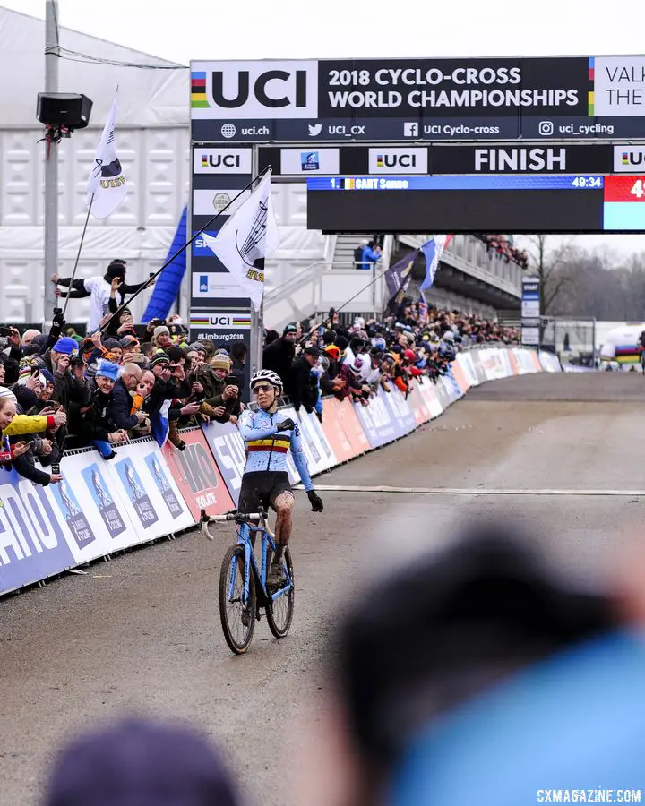 Sanne Cant celebrates her second-straight Worlds win. 2018 Cyclocross World Championships, Valkenburg-Limburg. © Gavin Gould / Cyclocross Magazine