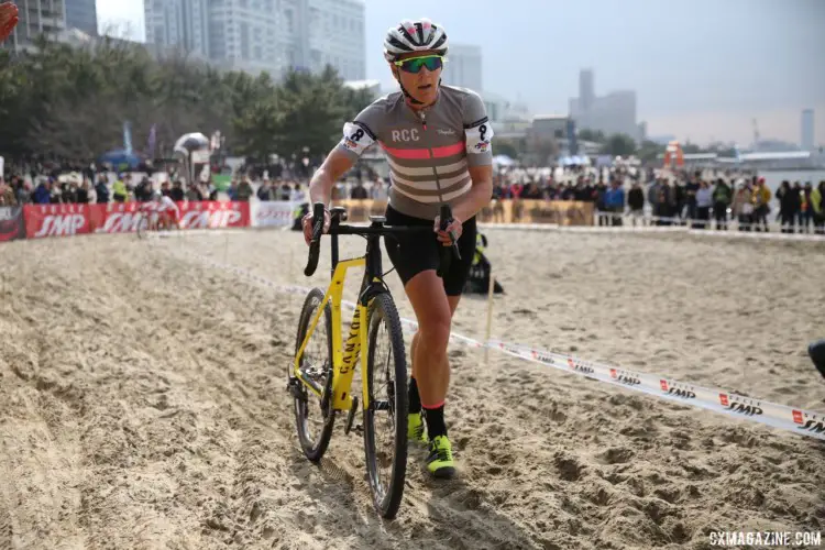 Meredith Miller kept her retirement going with a second in the Elite Women's race. 2018 Cyclocross Tokyo. © So Isobe / Cyclocross Magazine