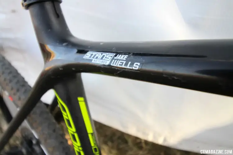 A name badge from his time with Stan's NoTubes remains on the top tube. Jake Wells 2018 Nationals-Winning Singlespeed Scott Addict CX. © D. Mable / Cyclocross Magazine