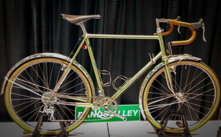 J.P. Weigle brought a brand new bike with classic looks (and downtube shifters!). It uses high volume Compass tires for increased utility. 2018 North American Handmade Bike Show. © Mike Taylor / Cyclocross Magazine
