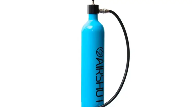 The Airshot LTD tubeless compressor / canister retails for $59.96 in the US, weighs just 441 grams and can turn any floor pump into a tubeless compressor charging pump. © Cyclocross Magazine