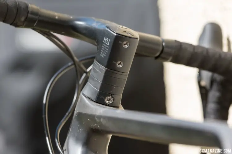 Canyon's combination handlebar and stem uses two bolts to secure a