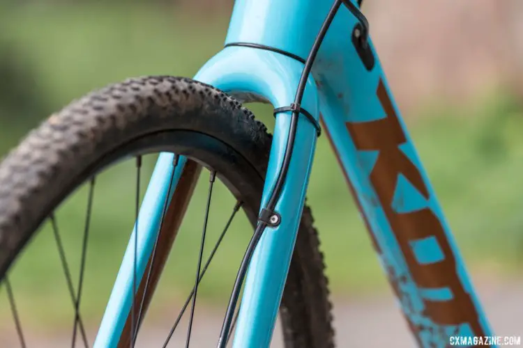 The brake line runs externally along the front fork. 2018 Kona Major Jake cyclocross bike. © C. Lee / Cyclocross Magazine