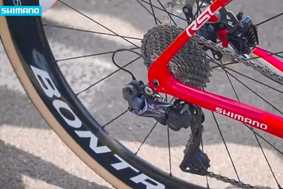 Watch A Closer Look at Shimano s New Ultegra RX Clutch Derailleur